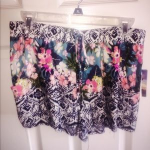 NWT Hawaiian styled Drawstring shorts.